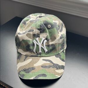 New York Yankees Camo & Budweiser Baseball Cap